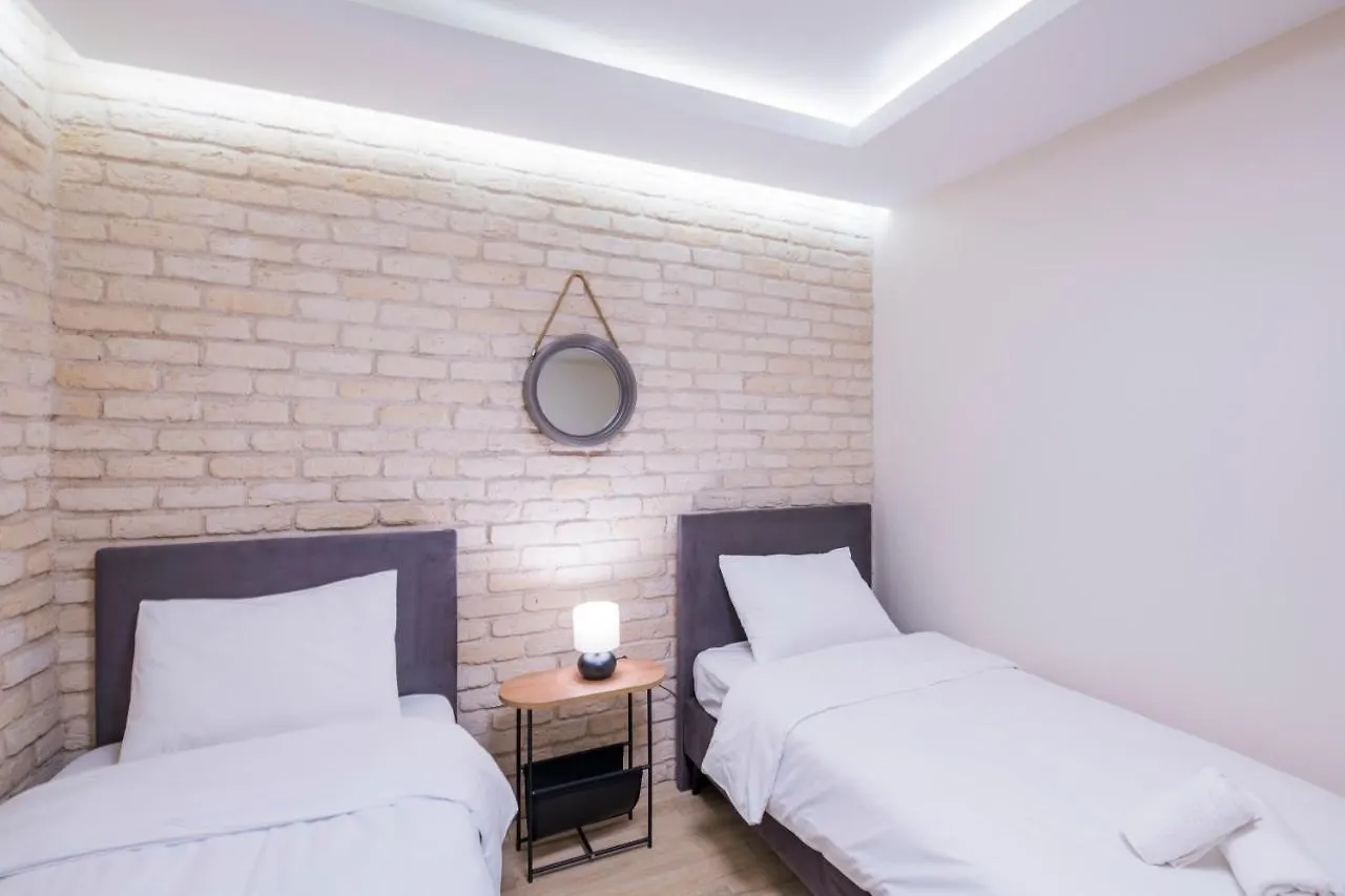 اسطنبول Elegant 2 Bedroom Duplex House With Garden In Cihangir شقة