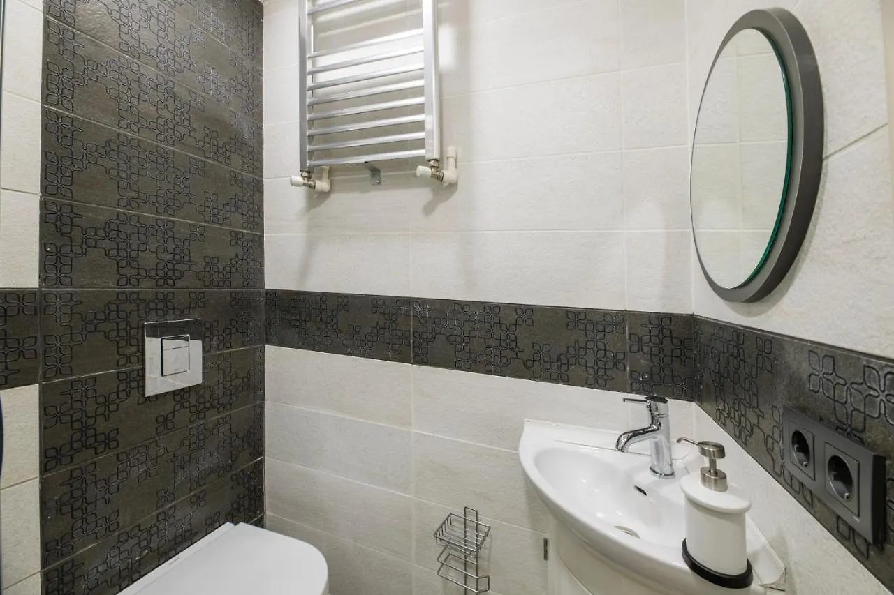 اسطنبول Elegant 2 Bedroom Duplex House With Garden In Cihangir شقة